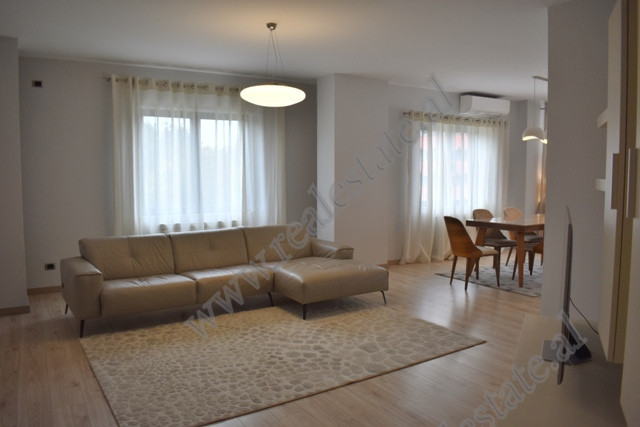 Apartament 3+1 me qera prane Nobis Center ne Tirane (TRR-516-45K)